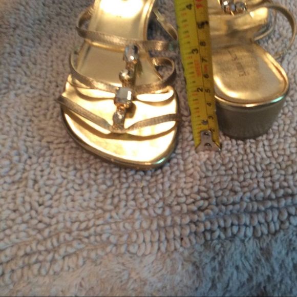Karen Scott gold sandals size 8.5 - Picture 5 of 6